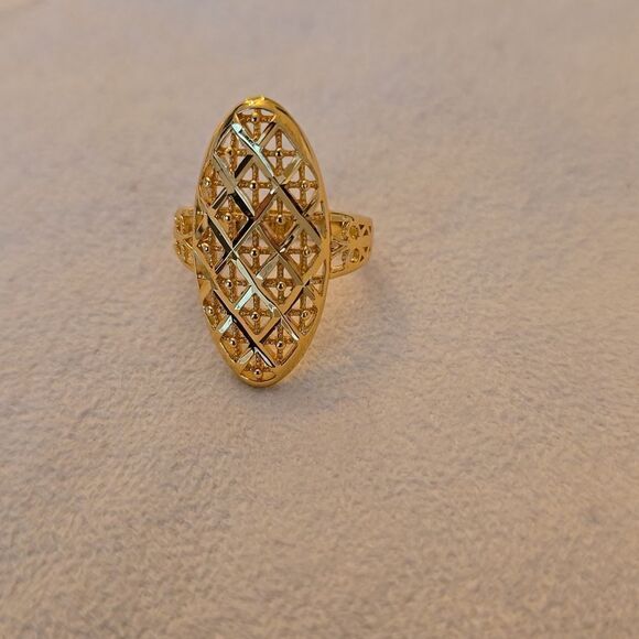 Free - with $25 purchase Gold ring - Picture 2 of 6